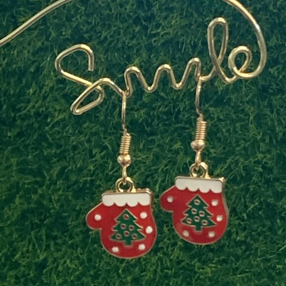 Mitten Earring, Christmas Earring, Holiday Earring, Gift Idea, Winter Earring - Picture 4 of 4